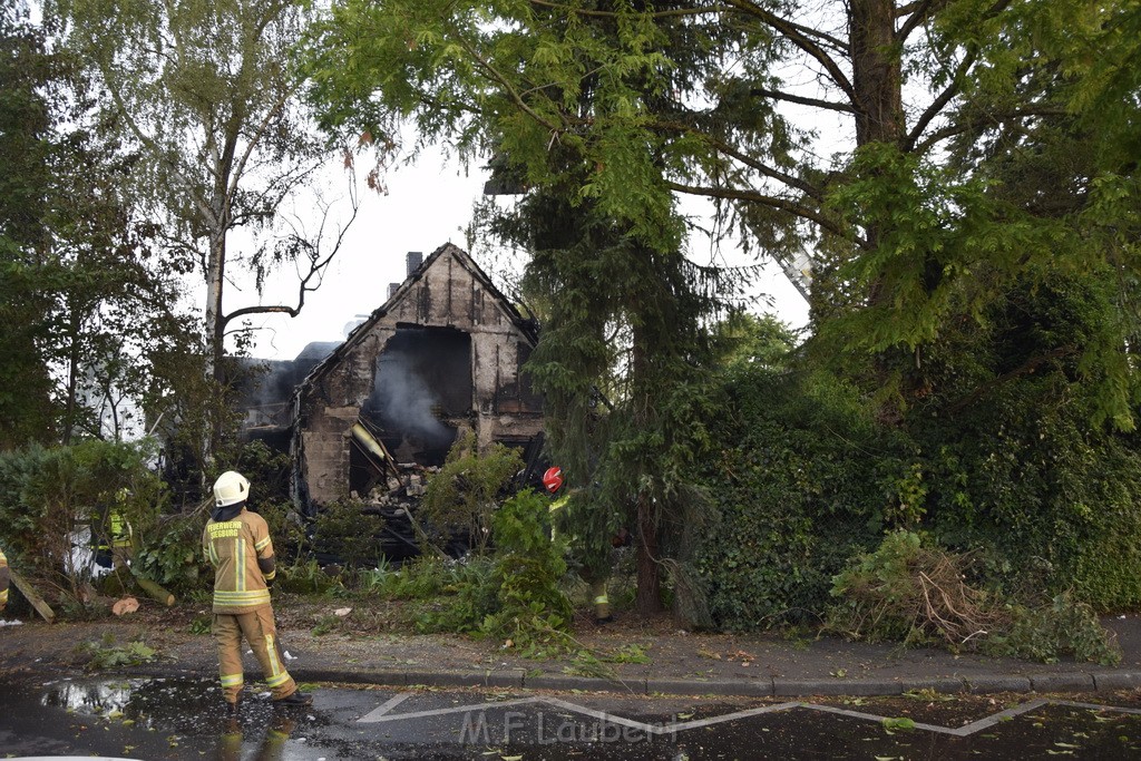 Grossfeuer Einfamilienhaus Siegburg Muehlengrabenstr P0864.JPG - Miklos Laubert